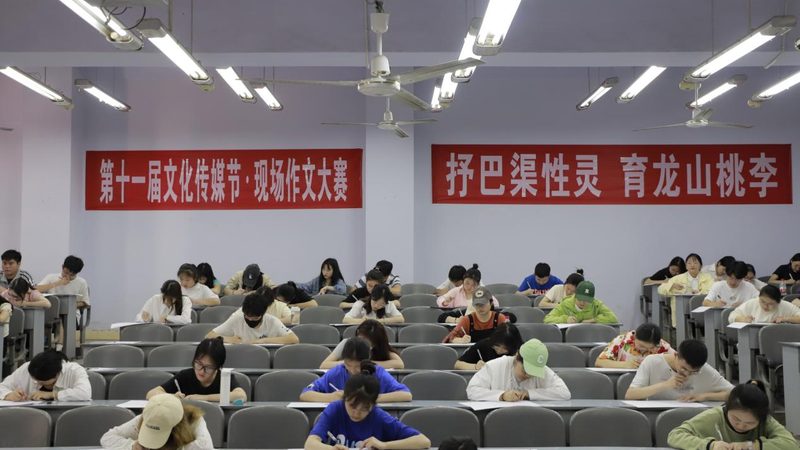 以下是一个短视频代运营团队的人员配置案例：
